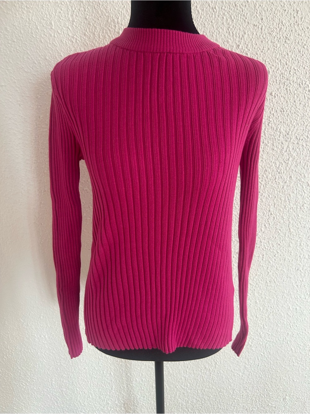 Women’s Ribbed Long-Sleeve Sweater in Fuchsia